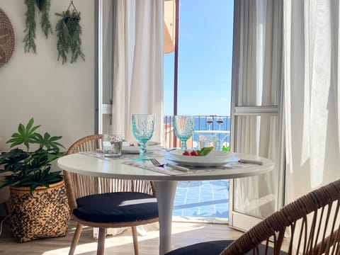 Living room, Dining area, Sea view