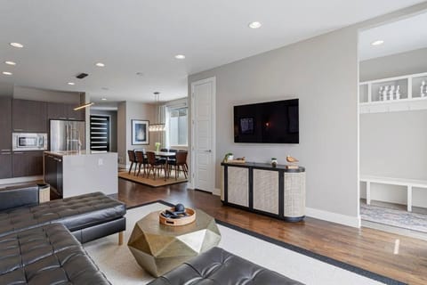 Luxury Home: Monthly Rental House Near Denver House in Englewood