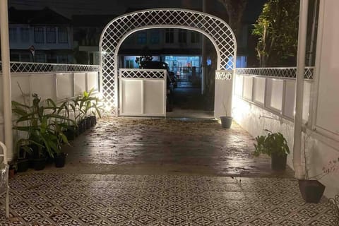 Facade/entrance, Night