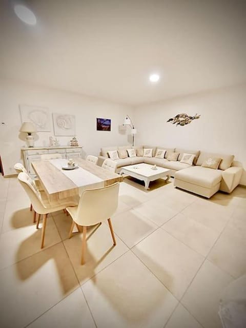 TV and multimedia, Living room, Dining area