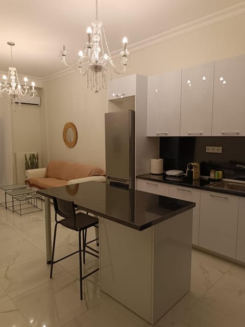 Kitchen or kitchenette, Living room, Dining area, minibar, stove
