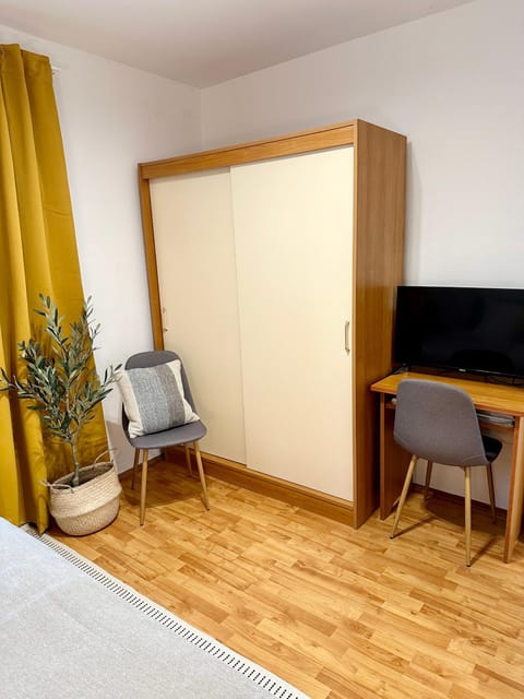 TV and multimedia, Bedroom, wardrobe