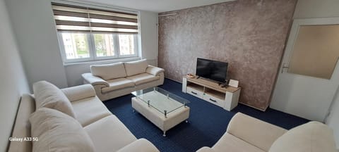 Communal lounge/ TV room, Living room, Seating area