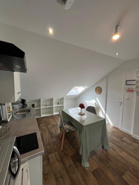 Dining area, kitchen