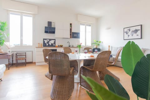 Kitchen or kitchenette, Living room, Dining area