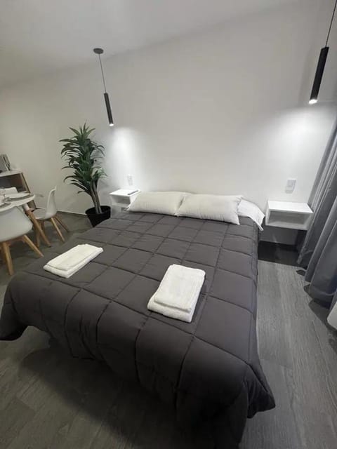 Bed, towels