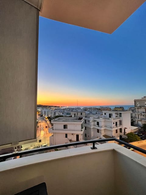 Property building, Balcony/Terrace, City view