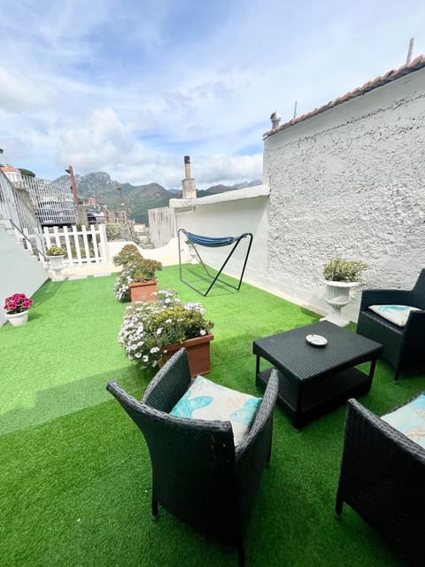 Property building, Patio, Natural landscape, Garden, Garden view, Mountain view, sunbed