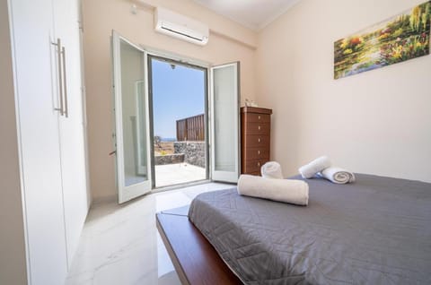 Bed, Photo of the whole room, Bedroom, towels, air conditioner