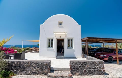 Property building, Day, Parking