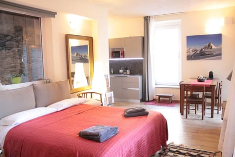 Bed, Living room, Photo of the whole room