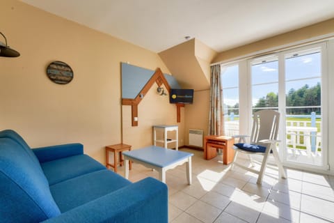 Bed, kitchen