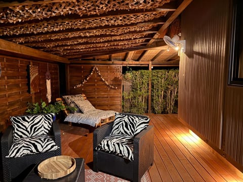 Patio, Living room