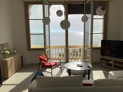 Natural landscape, TV and multimedia, Balcony/Terrace, Living room