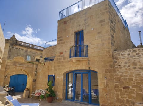 Property building, Day