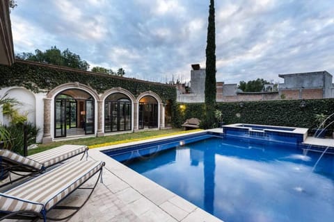 Property building, Day, Garden, Garden view, Pool view, Swimming pool, sunbed