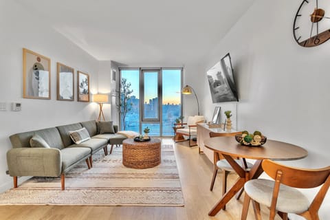Natural landscape, TV and multimedia, Seating area, Dining area, River view