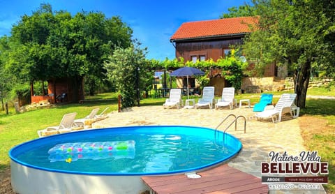 Property building, Spring, Day, Natural landscape, Garden, Garden view, Pool view, Swimming pool, sunbed
