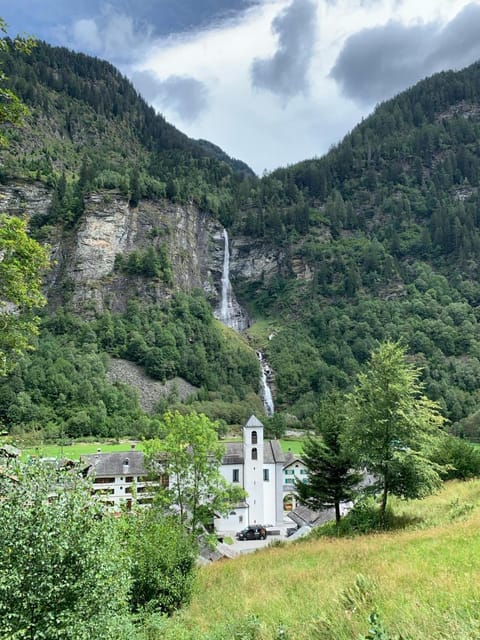 Nearby landmark, Day, Natural landscape, Mountain view, River view