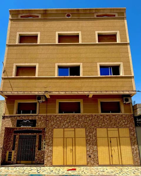 Property building, Facade/entrance, Day