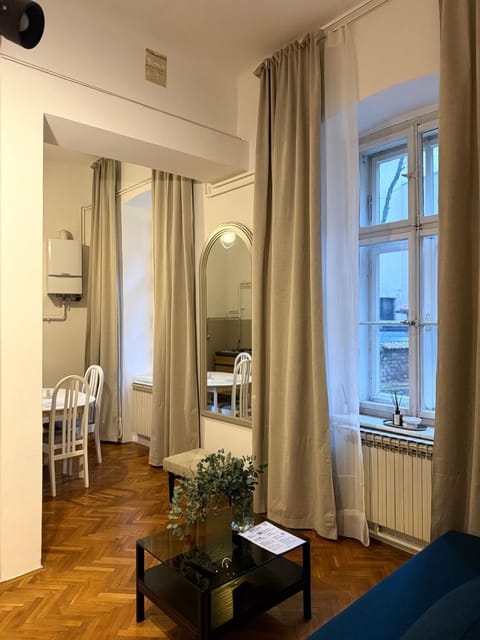 Living room, Seating area, Dining area, air conditioner