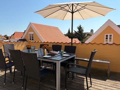 View (from property/room), Balcony/Terrace, City view