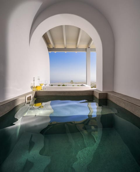 Lotus Suites Apartment in Thera