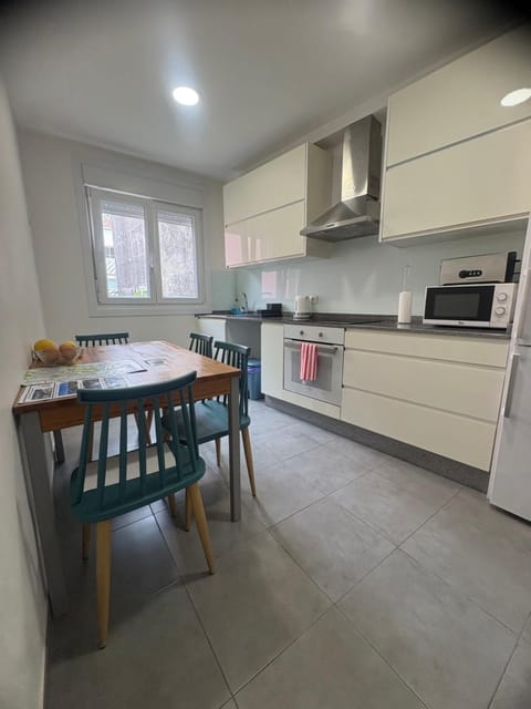 Kitchen or kitchenette, Dining area, oven, stove, toaster