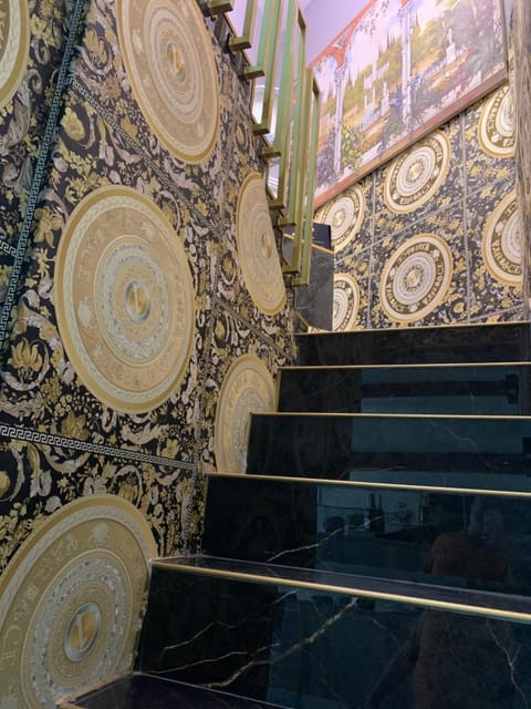 Restaurant/places to eat, Text overlay