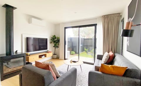 TV and multimedia, Living room, flat iron