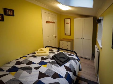 Pirnmill Home with a view Apartment in England