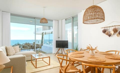 TV and multimedia, View (from property/room), Balcony/Terrace, Living room, Seating area, Dining area, Sea view