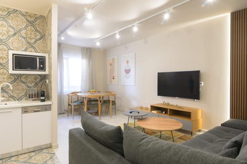 TV and multimedia, Living room, Seating area, Dining area