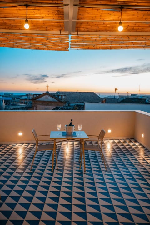 Natural landscape, View (from property/room), Balcony/Terrace, Dining area, City view
