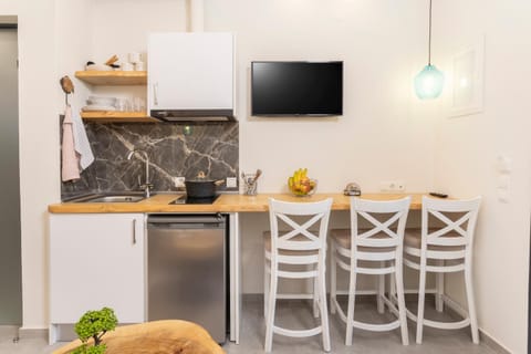 TV and multimedia, Kitchen or kitchenette, Dining area, stove