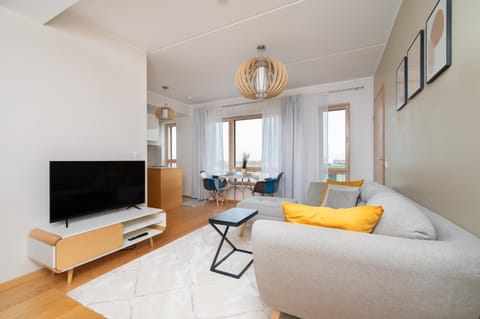 Communal lounge/ TV room, TV and multimedia, Living room, Seating area, Evening entertainment