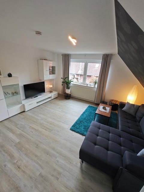 Communal lounge/ TV room, TV and multimedia, Living room, Seating area