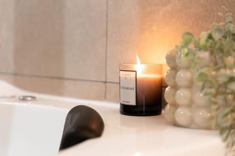 Love Life Room-Jacuzzi-Netflix-Accès-24/7-Privé Apartment in Île-de-France