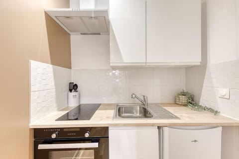 Love Life Room-Jacuzzi-Netflix-Accès-24/7-Privé Apartment in Île-de-France