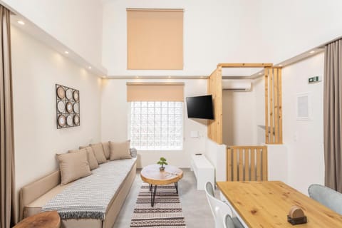 TV and multimedia, Living room, Decorative detail, Seating area, Dining area