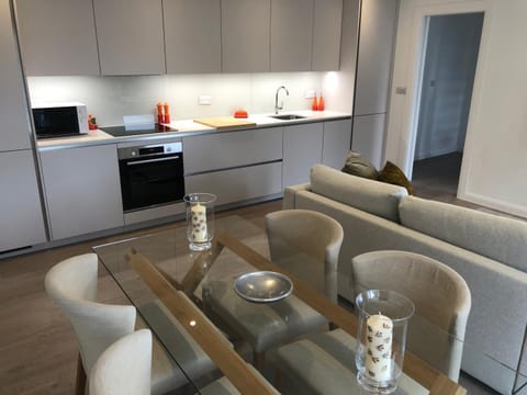 Kitchen or kitchenette, Living room, Seating area, dishwasher, minibar
