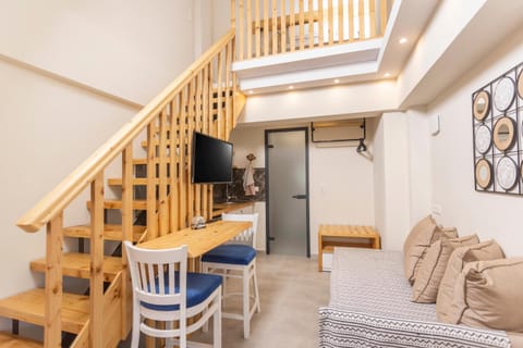 TV and multimedia, Kitchen or kitchenette, Living room, Seating area, Dining area