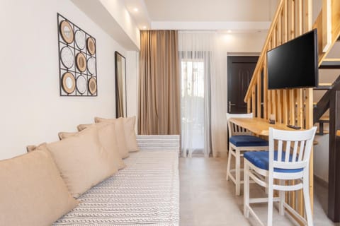 TV and multimedia, Living room, Seating area, Dining area, Evening entertainment