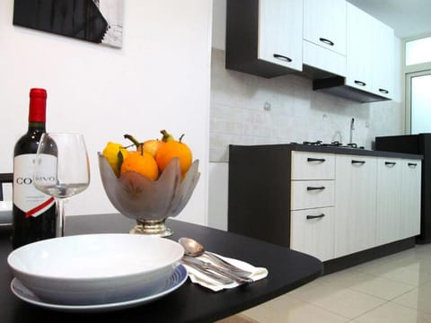 Kitchen or kitchenette, Dining area, stove