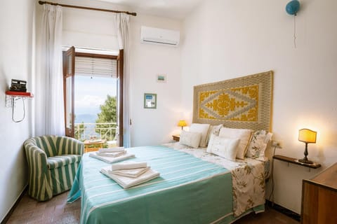 View (from property/room), Mountain view, Sea view