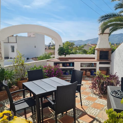 Patio, Day, Dining area, Mountain view
