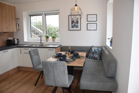 Dining area, Food