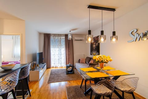 TV and multimedia, Living room, Seating area, Dining area, Family, heating, internet, air conditioner