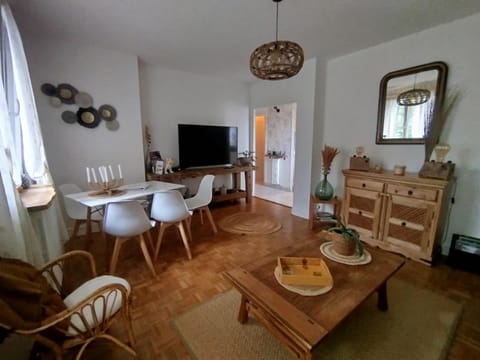 Appartement Fritz Proche Gare SNCF de Tours, Bus et Taxi House in Tours