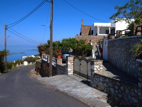 Property building, Day, Balcony/Terrace, Sea view, Street view, Parking
